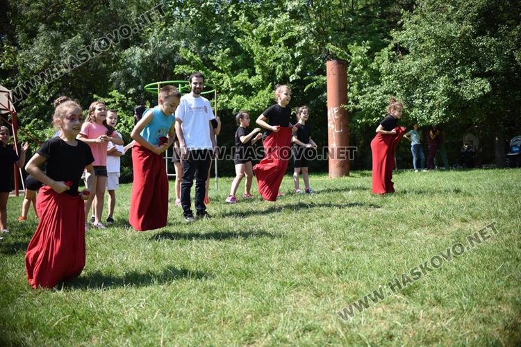 Деца и родители се забавляваха на Кенана в спортни игри