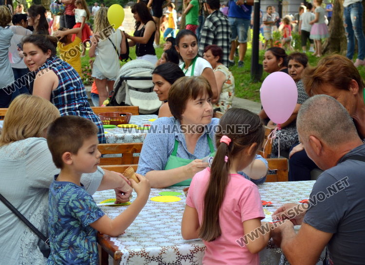 Детската вселена напълни централната алея