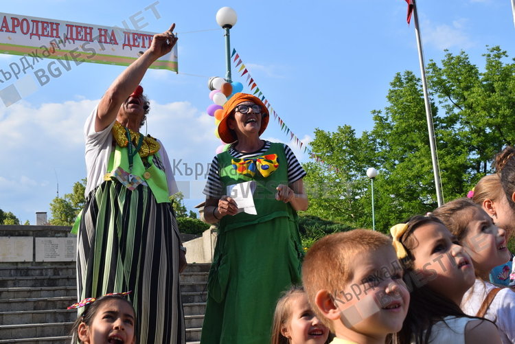 С викторина за зъбките на децата бе съпроводен Денят на детето в Кърджали