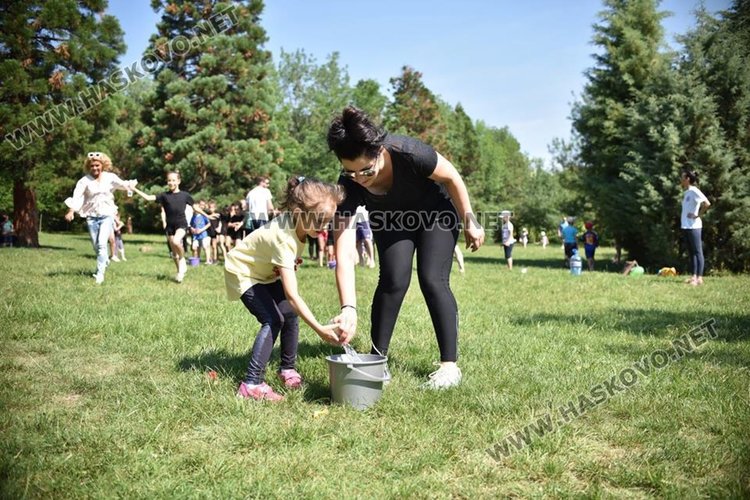 Деца и родители се забавляваха на Кенана в спортни игри