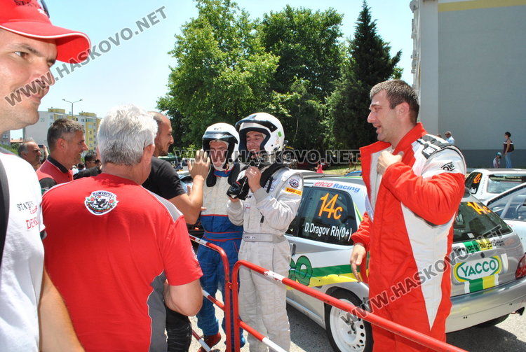 тримата победители в "Спорт" непосредствено след  приключването на старта