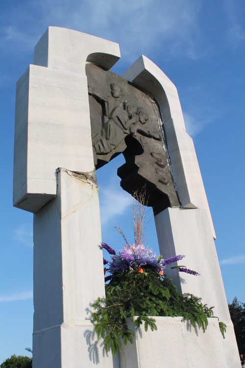 Десетки склониха глава на Илиева нива