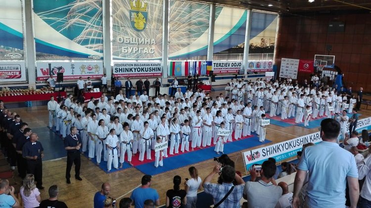 Млади димитровградски каратисти с медали от международна надпревара 