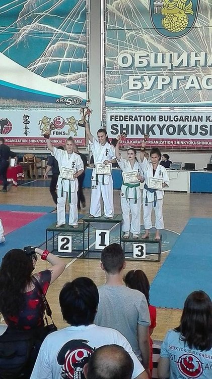 Млади димитровградски каратисти с медали от международна надпревара 