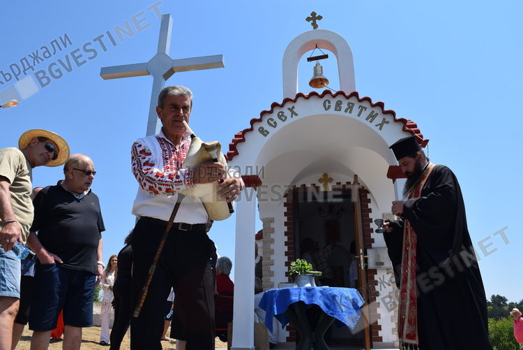 Осветиха параклиса „Всях Святих”над Главатарци, християни и мюсюлмани един до друг