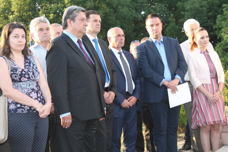 Десетки склониха глава на Илиева нива