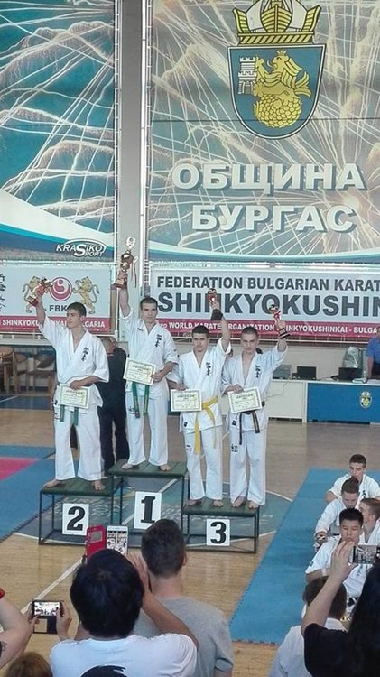 Млади димитровградски каратисти с медали от международна надпревара 