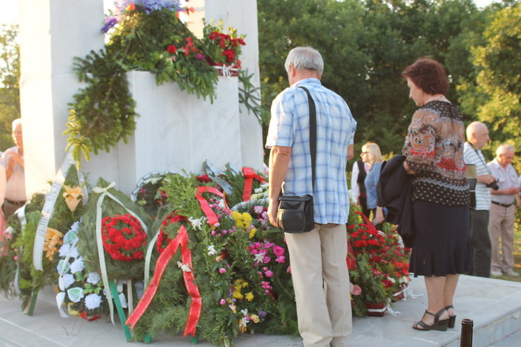 Десетки склониха глава на Илиева нива