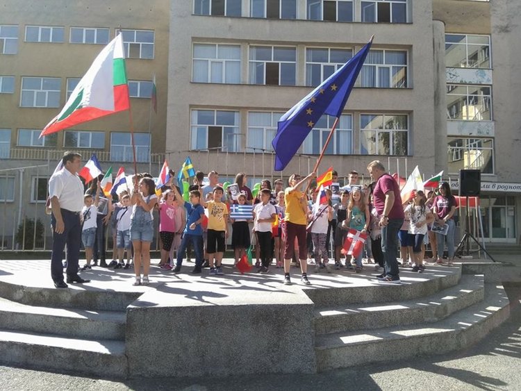 „В духа на Европа – гордостта на нациите“ – една от финалните прояви на младшите посланици