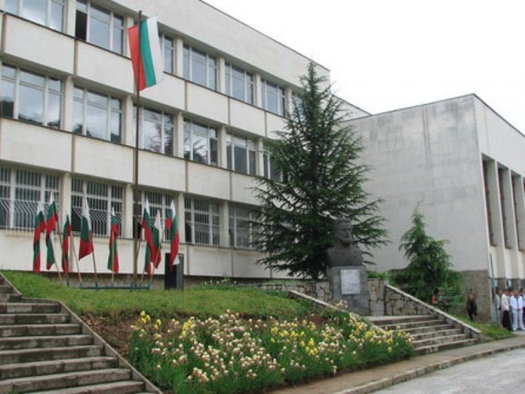 Смолянски ученици разработиха уникална платформа за споделена благотворителност