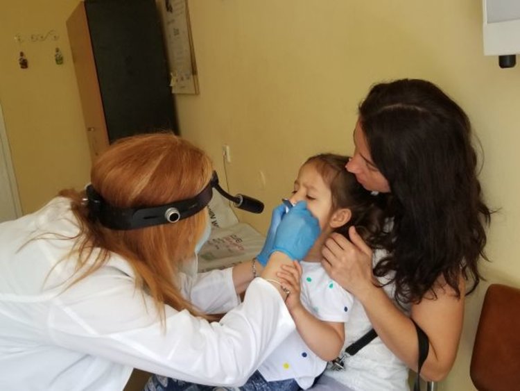 Лекари от „Пирогов“ прегледаха близо 450 деца от Кърджали и региона