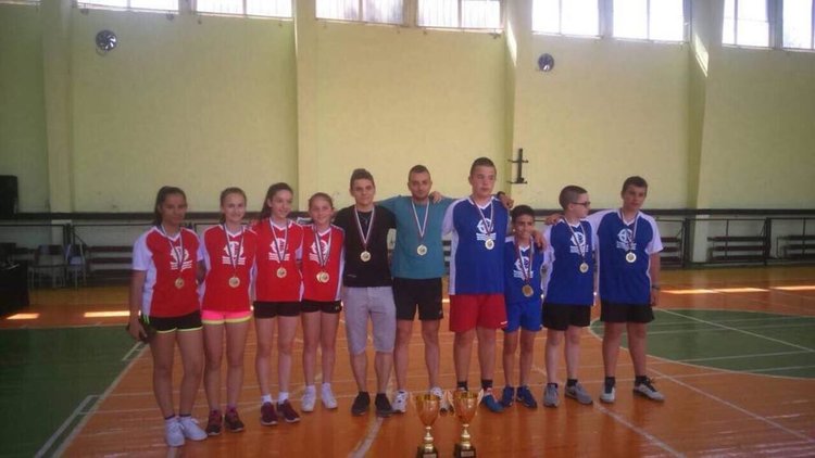 Бадминтонистите на „Златаров“ се окичиха със злато