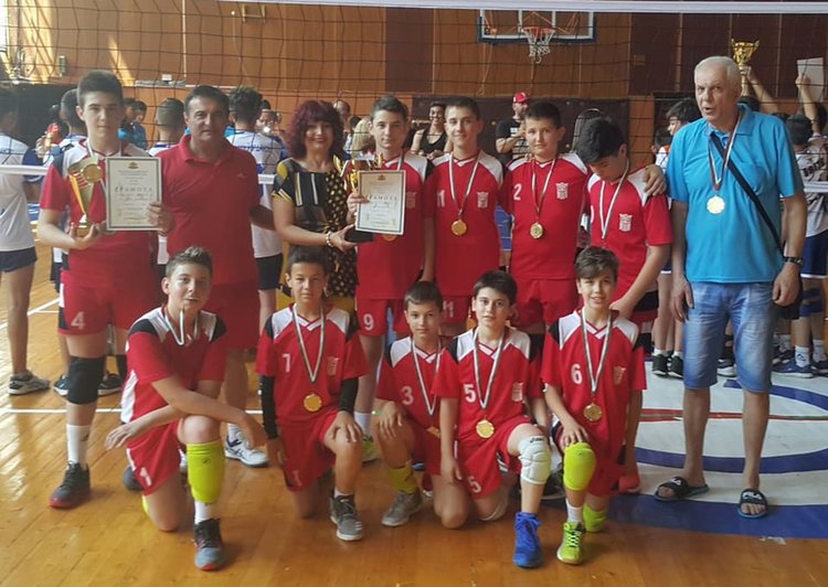 Волейболистите на „Славейков“ прославиха Кърджали на национални и международни първенства