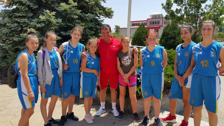 Волейболистите на „Славейков“ прославиха Кърджали на национални и международни първенства