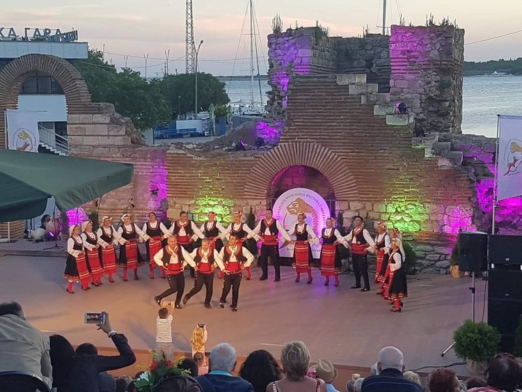 С куп медали от международен фестивал се завърна читалището в с. Радиево