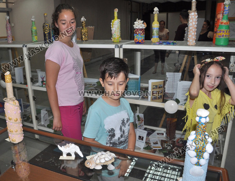 Школа „Пастело“ донесе морски полъх в градската библиотека за 2 години ЧРД