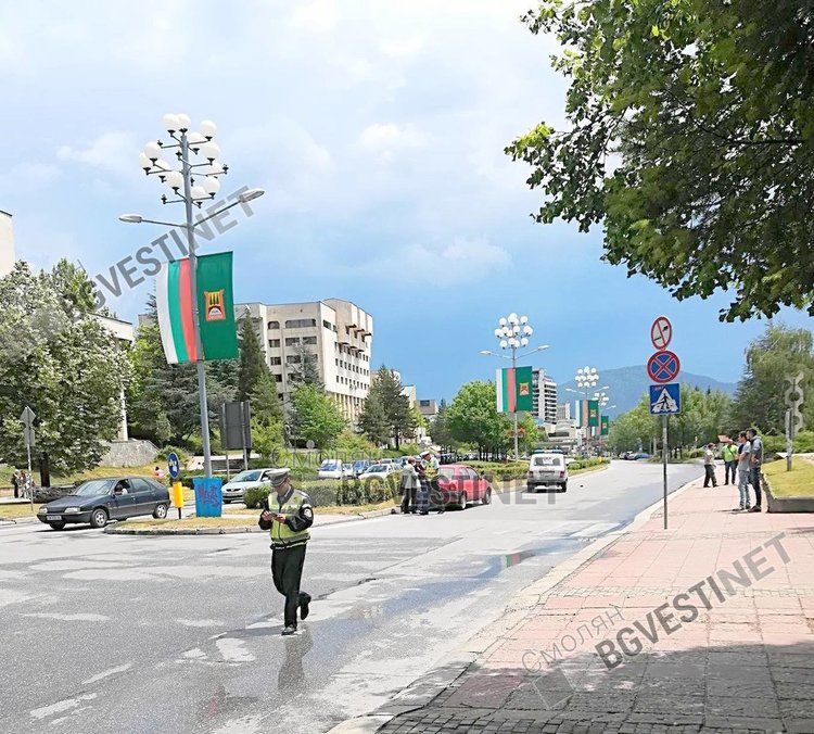 80-годишен отнесе жена и дете на пешеходна пътека в Смолян