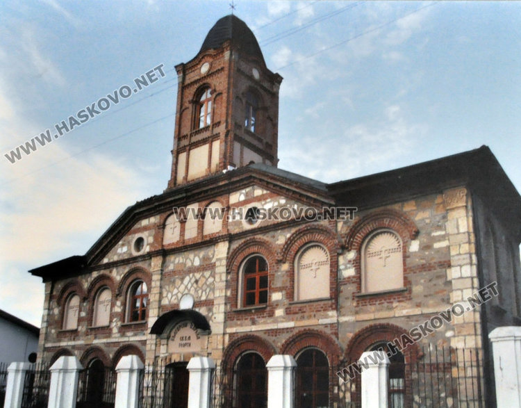 Журналист от Одрин подари фото експозиция на Тракийското дружество в Хасково