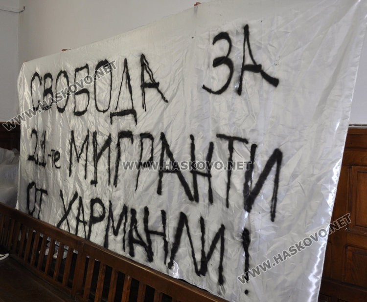 Протестъри искат свобода за погромаджиите от лагера в Харманли