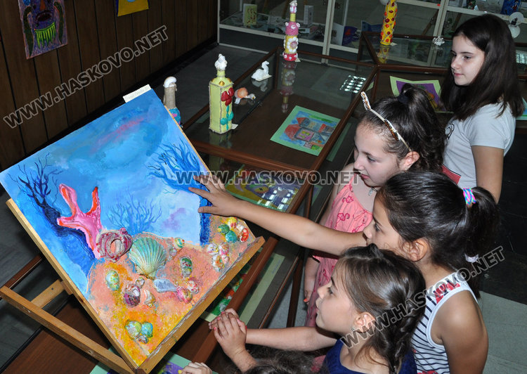 Школа „Пастело“ донесе морски полъх в градската библиотека за 2 години ЧРД