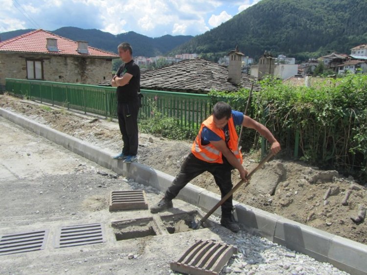 Общината спира ремонта на проблемната улица в Устово, прави се нов проект за наводняваните къщи