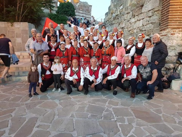 С куп медали от международен фестивал се завърна читалището в с. Радиево