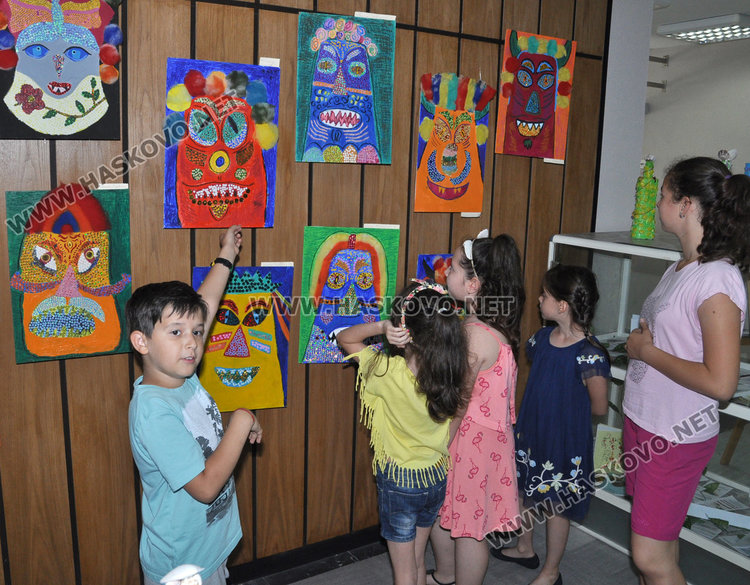 Школа „Пастело“ донесе морски полъх в градската библиотека за 2 години ЧРД