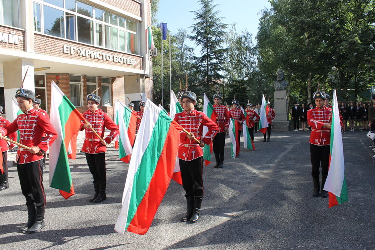 Ботевци почетоха на колене паметта на своя патрон