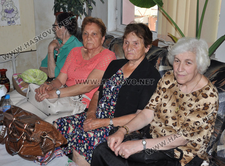 Журналист от Одрин подари фото експозиция на Тракийското дружество в Хасково