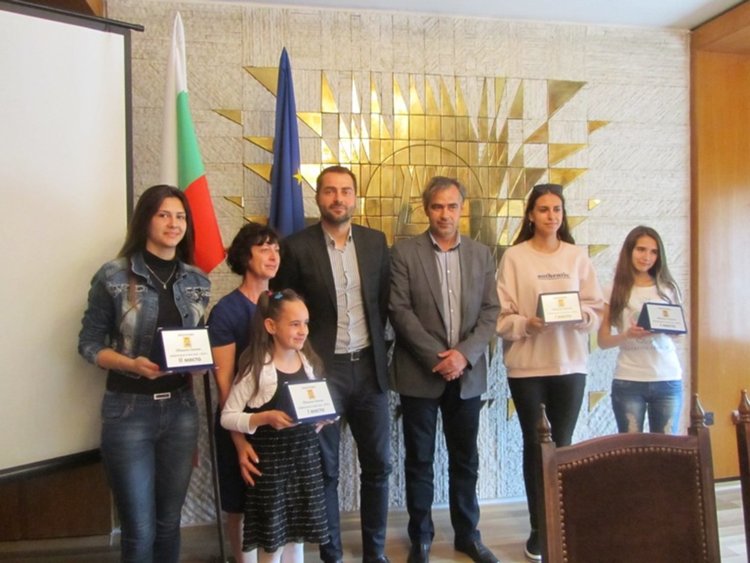 Ученици от Смолян с награди в конкурса „Добротата в моя клас“