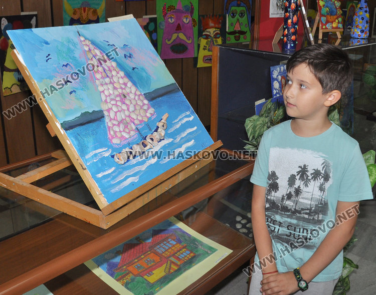 Школа „Пастело“ донесе морски полъх в градската библиотека за 2 години ЧРД