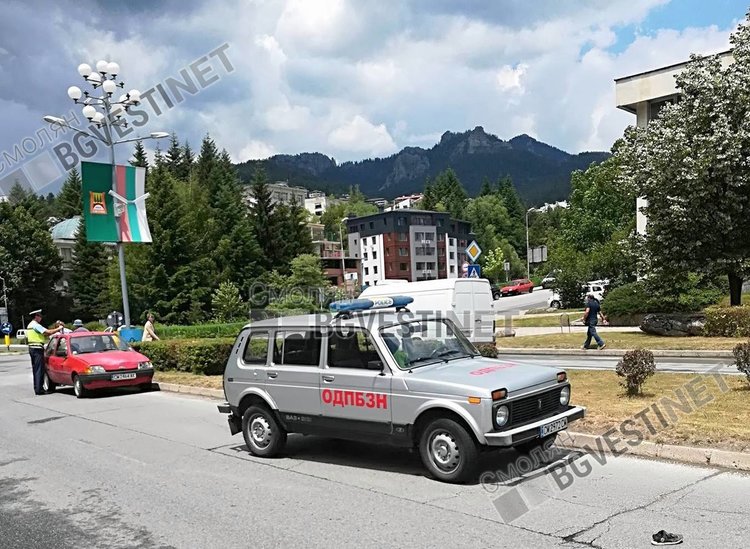 80-годишен отнесе жена и дете на пешеходна пътека в Смолян