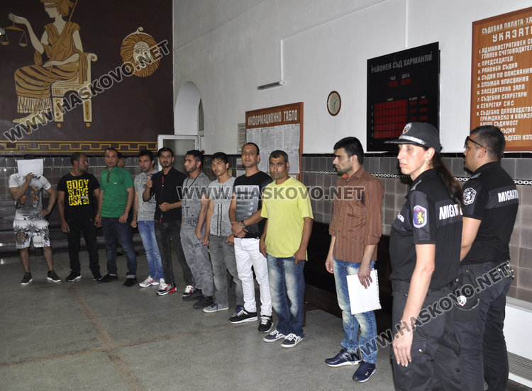 Протестъри искат свобода за погромаджиите от лагера в Харманли