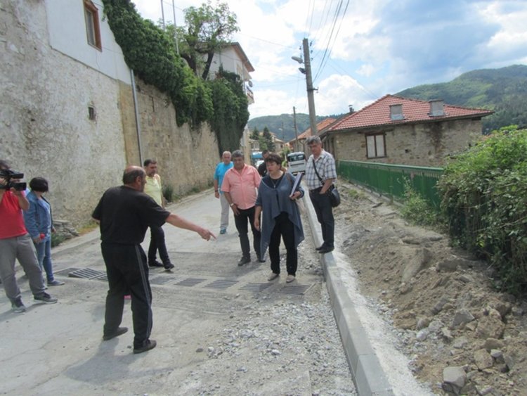 Общината спира ремонта на проблемната улица в Устово, прави се нов проект за наводняваните къщи