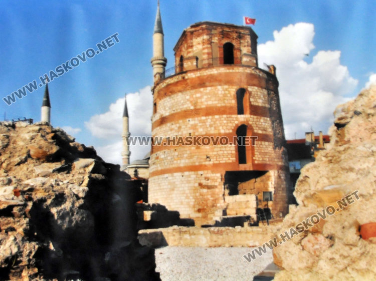 Журналист от Одрин подари фото експозиция на Тракийското дружество в Хасково