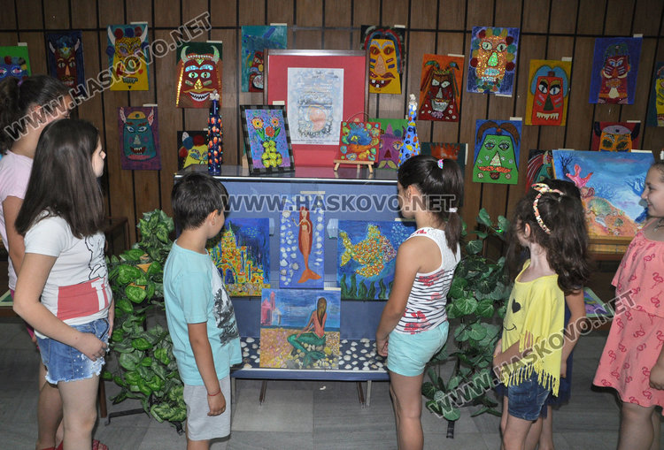 Школа „Пастело“ донесе морски полъх в градската библиотека за 2 години ЧРД