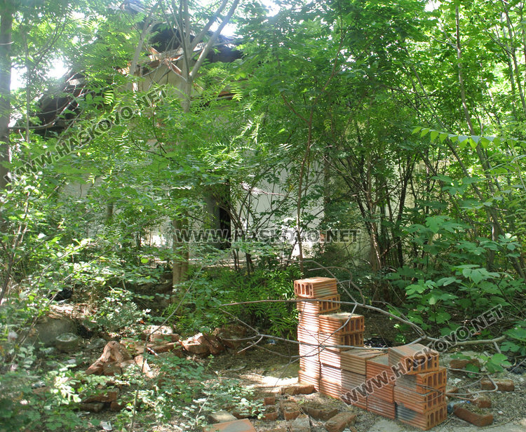 Смрад от бивш тютюнев склад вмирисва ул. “Георги Кирков”