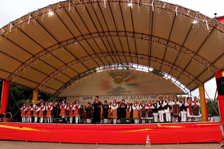 Започва седмият международен фолклорен фестивал „С танците на дедите ни“