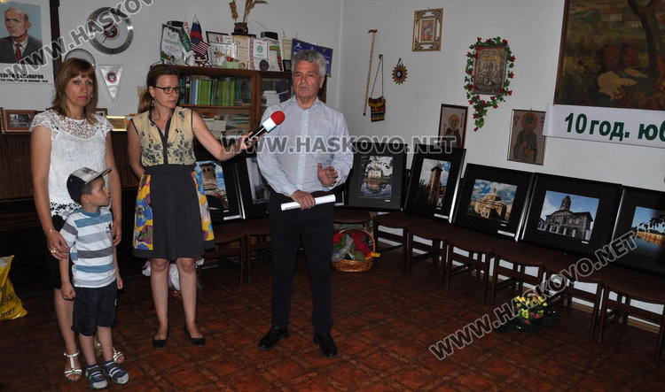 Журналист от Одрин подари фото експозиция на Тракийското дружество в Хасково