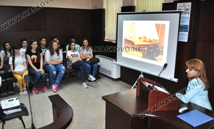 Шефката на Административния съд: да си съдия е призвание, не професия