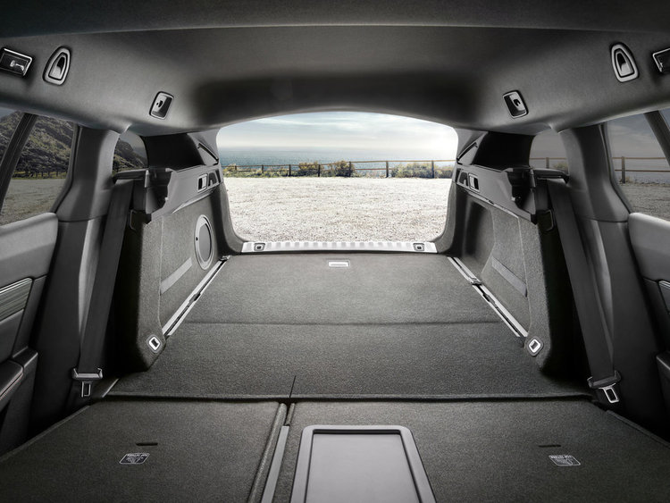 Новият PEUGEOT 508 SW разчупва стереотипите