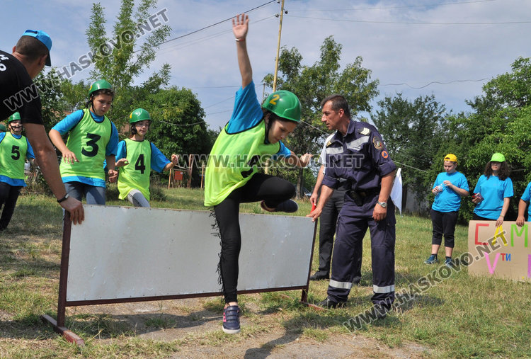 100 млади огнеборци от Хасково гасиха горски пожари