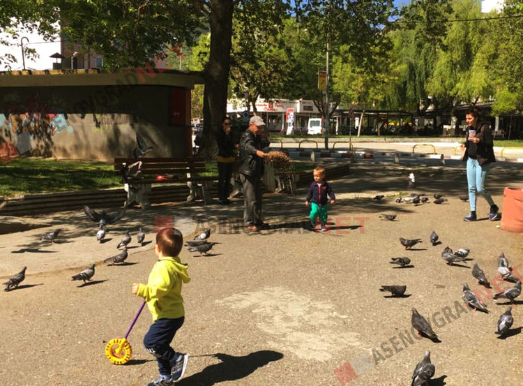 ЕК: Всяко дете да учи поне два езика освен майчиния си