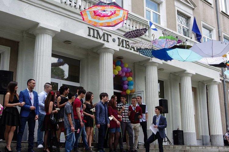 Димитровградската математическа гимназия на 7-мо място в страната след НВО