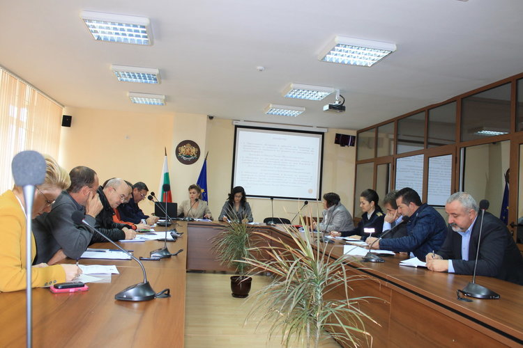 Областната комисия по безопасност на движението поиска нова организация на движението и  „Синя зона”