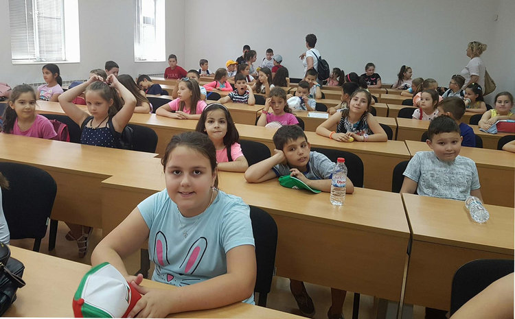 Ученици посетиха полицията, запознаха се криминалната обстановка