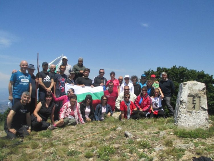 30 момчилградчани видяха Бяло море от връх Вейката