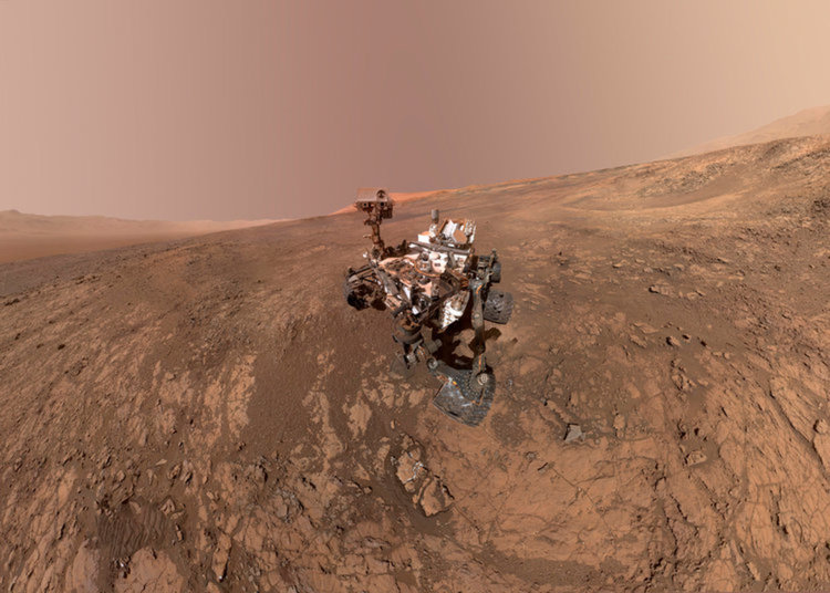 Curiosity изпрати селфи наскоро