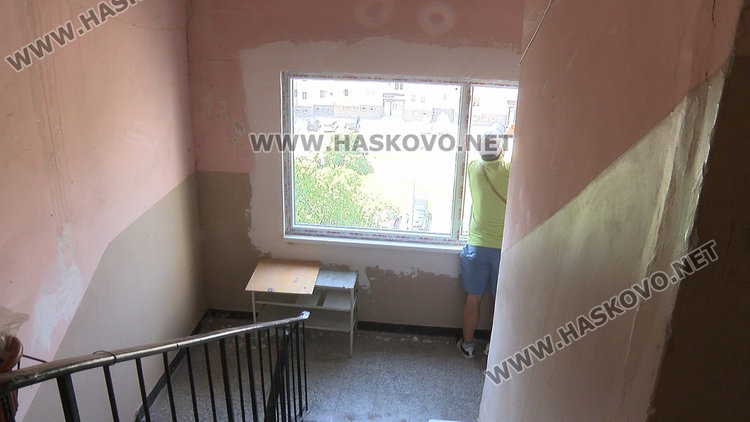 Блок на "Васил Левски": санират ни повече от година и още не е готово