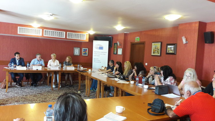 Евродепутатът Владимир Уручев: Към 2030 г. над 50% от ел. енергията трябва да бъде от ВЕИ